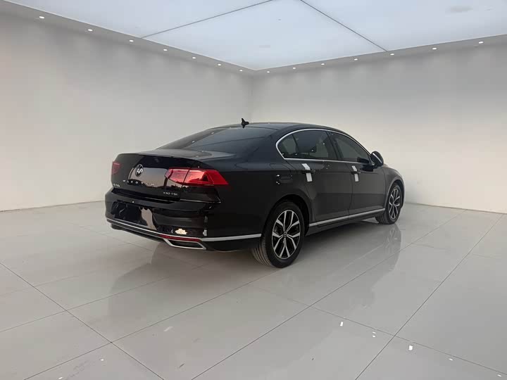 Фото 19 - Volkswagen Magotan