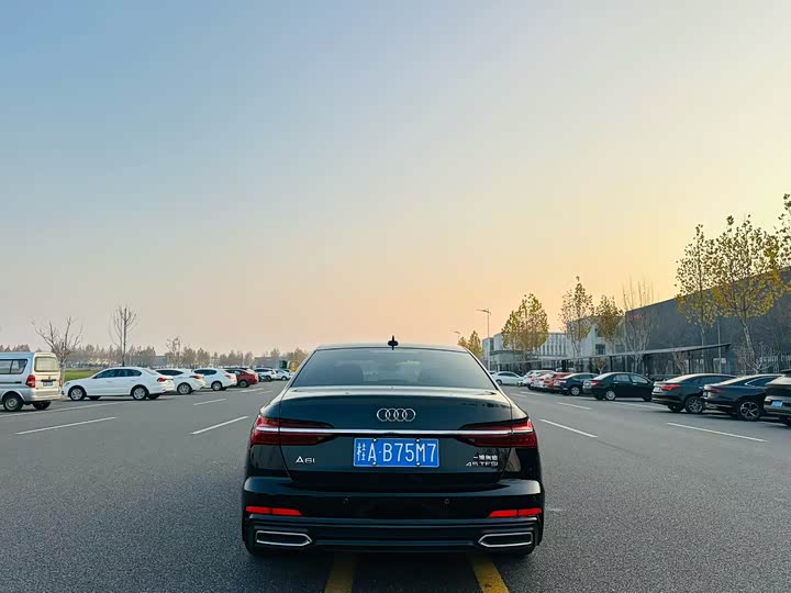 Фото 4 - Audi A6L