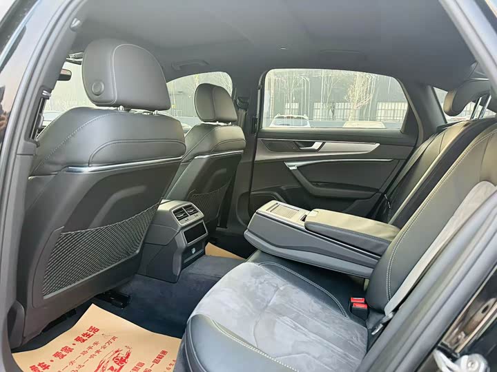 Фото 9 - Audi A6L