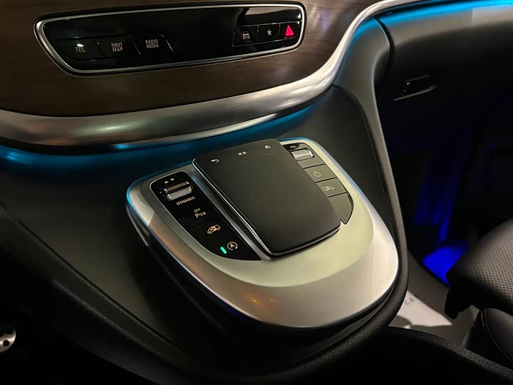 Фото 12 - Mercedes-Benz V-Class