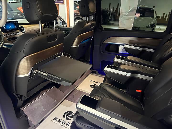 Фото 16 - Mercedes-Benz V-Class