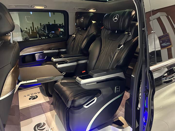 Фото 18 - Mercedes-Benz V-Class