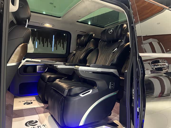 Фото 19 - Mercedes-Benz V-Class