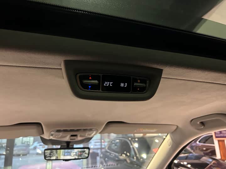 Фото 24 - Mercedes-Benz V-Class