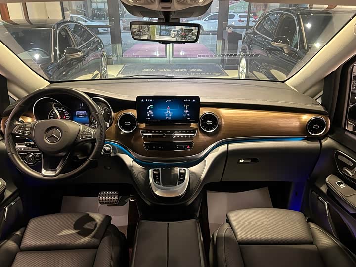 Фото 25 - Mercedes-Benz V-Class