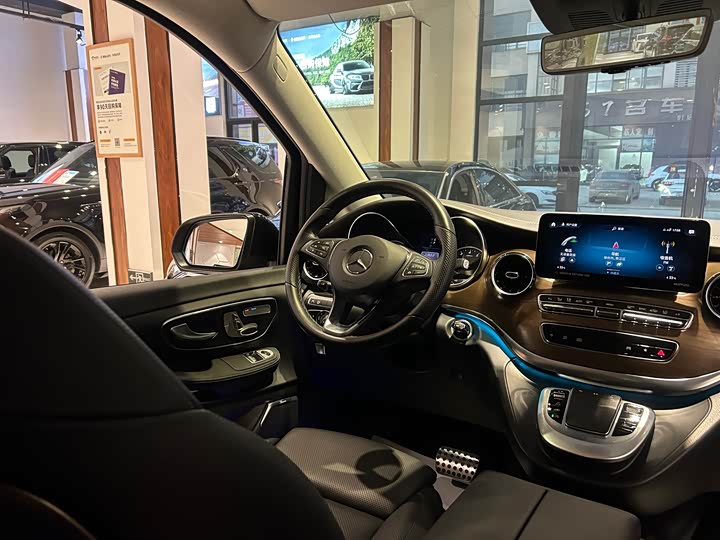 Фото 26 - Mercedes-Benz V-Class