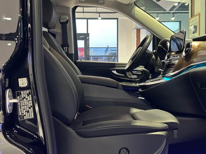 Фото 29 - Mercedes-Benz V-Class