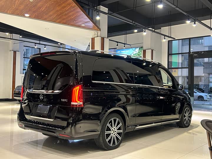 Фото 32 - Mercedes-Benz V-Class