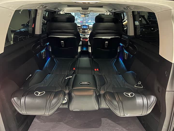 Фото 35 - Mercedes-Benz V-Class