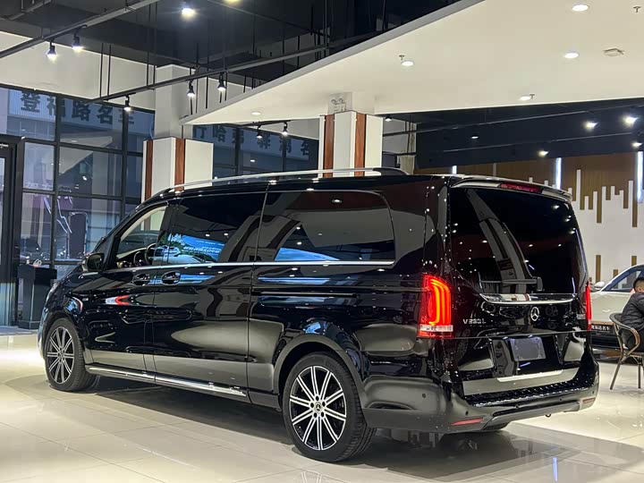 Фото 36 - Mercedes-Benz V-Class