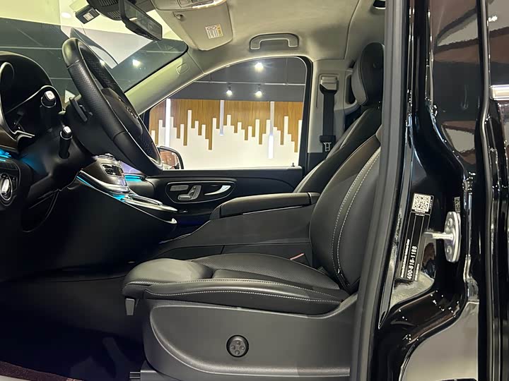 Фото 7 - Mercedes-Benz V-Class