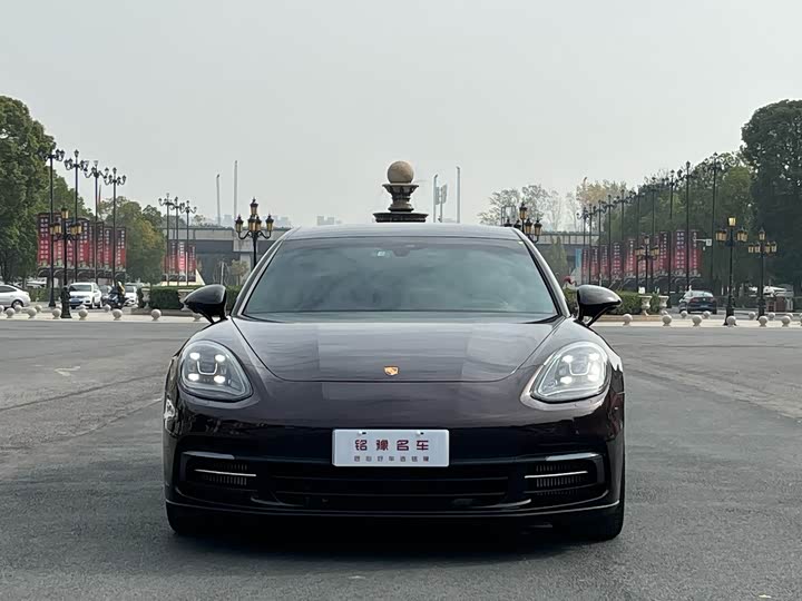 Фото 2 - Porsche Panamera