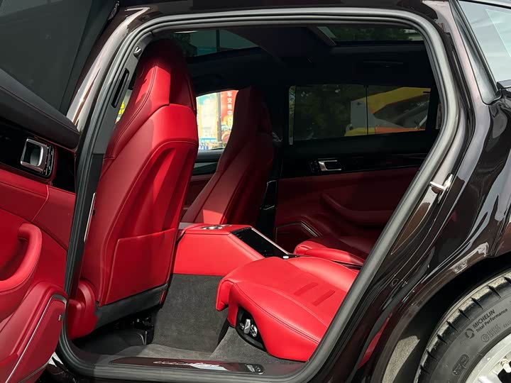 Фото 7 - Porsche Panamera