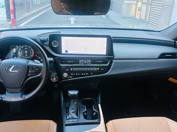 Фото 6 - Lexus ES