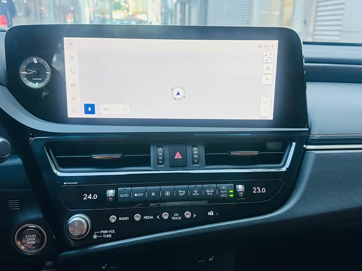 Фото 9 - Lexus ES