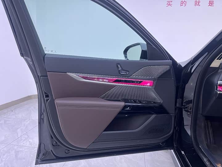 Фото 17 - BMW 7 Series