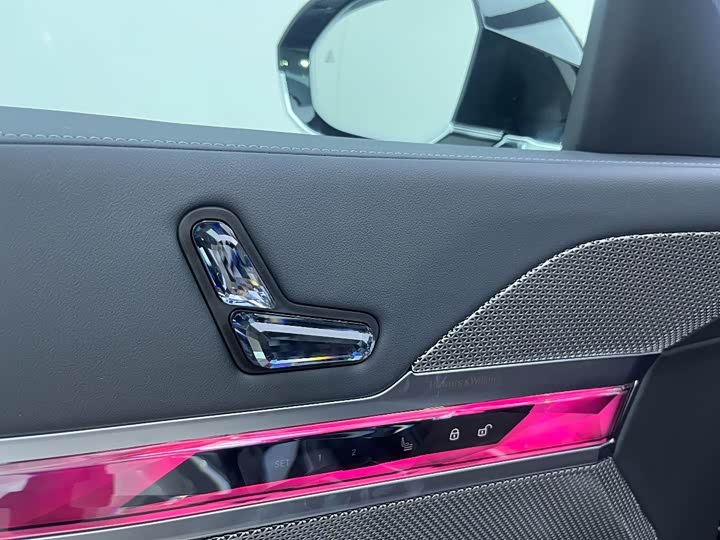 Фото 18 - BMW 7 Series