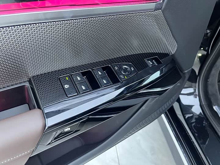 Фото 19 - BMW 7 Series