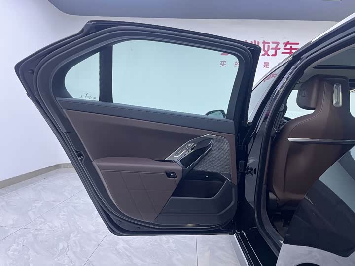 Фото 20 - BMW 7 Series