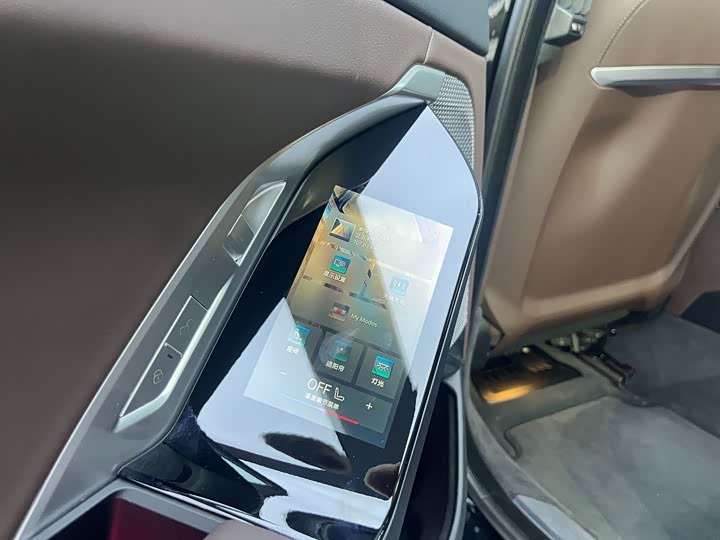 Фото 21 - BMW 7 Series