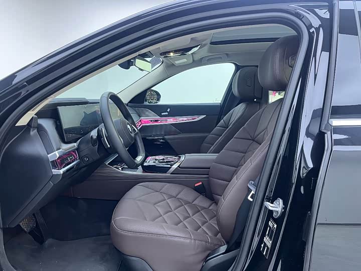 Фото 22 - BMW 7 Series