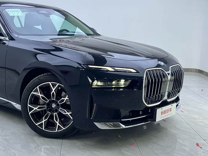 Фото 8 - BMW 7 Series