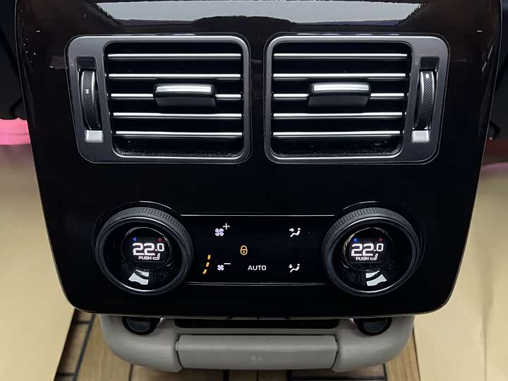 Фото 25 - Land Rover Range Rover