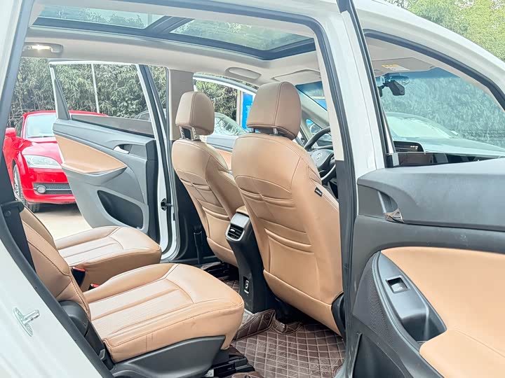 Фото 18 - Buick GL6