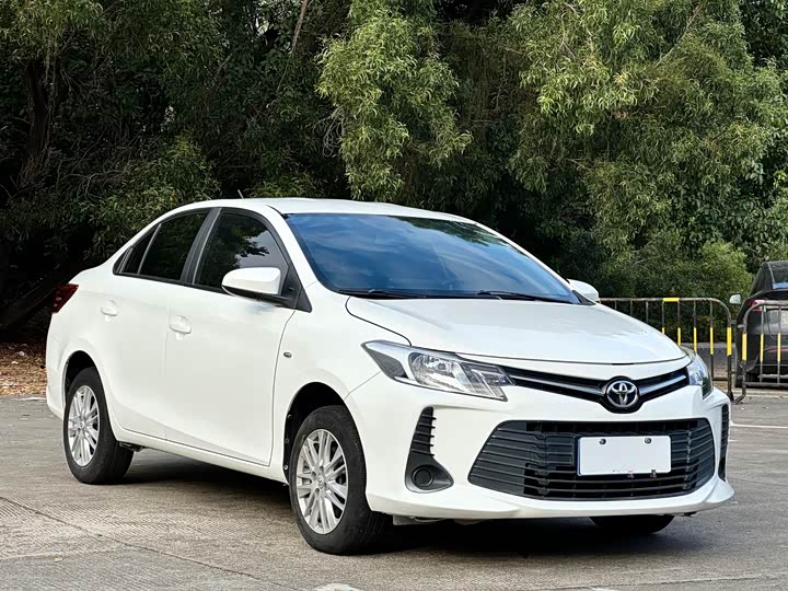 Фото 3 - Toyota Vios