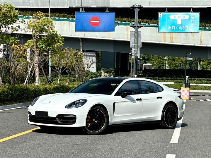 Фото 1 - Porsche Panamera