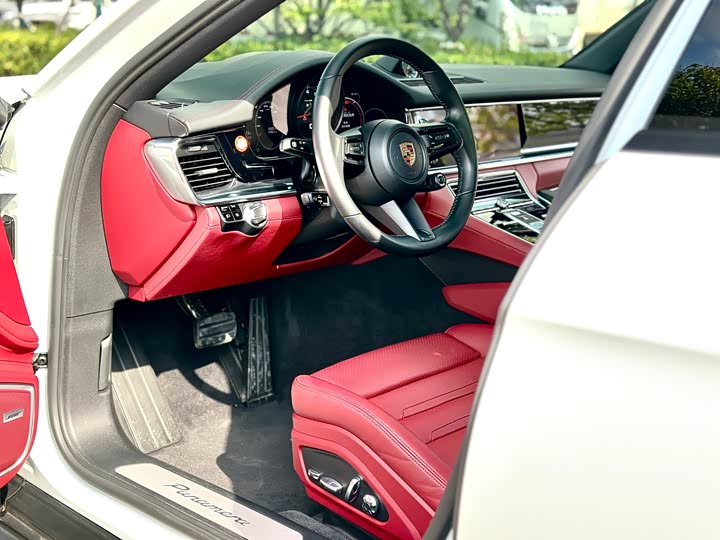 Фото 10 - Porsche Panamera