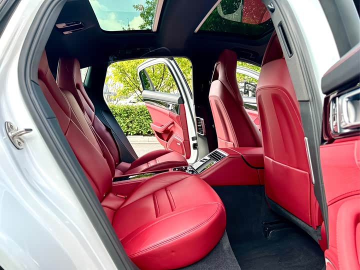 Фото 18 - Porsche Panamera