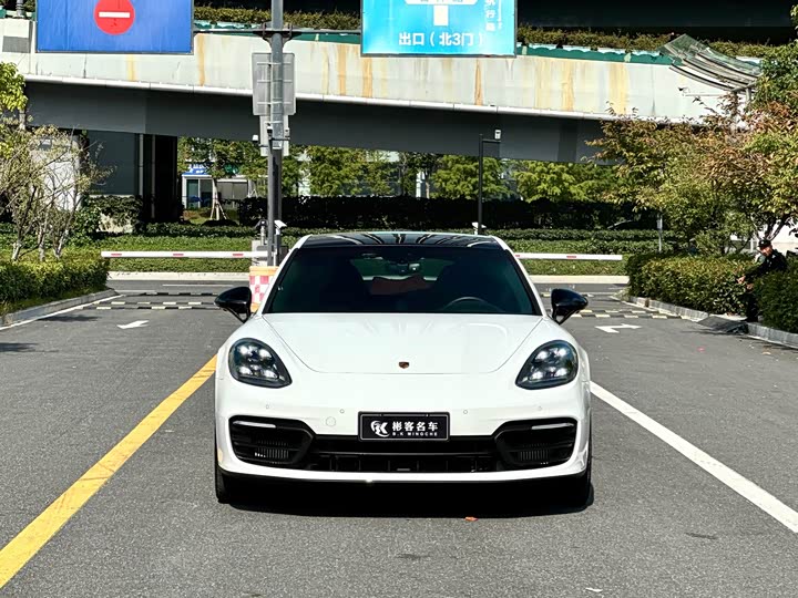 Фото 2 - Porsche Panamera