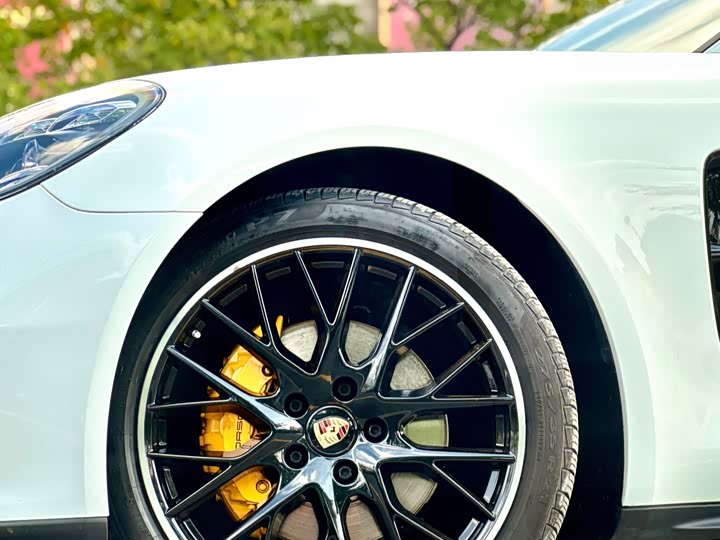 Фото 23 - Porsche Panamera