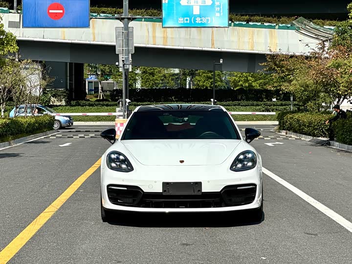 Фото 3 - Porsche Panamera