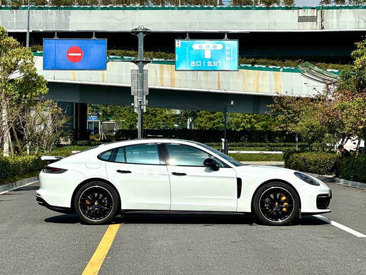 Фото 5 - Porsche Panamera