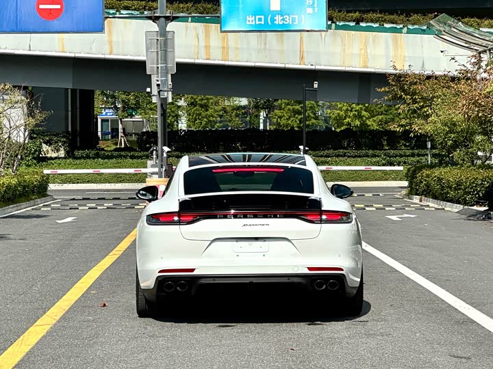 Фото 7 - Porsche Panamera