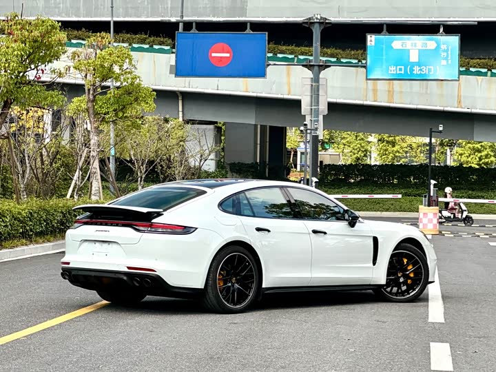 Фото 8 - Porsche Panamera