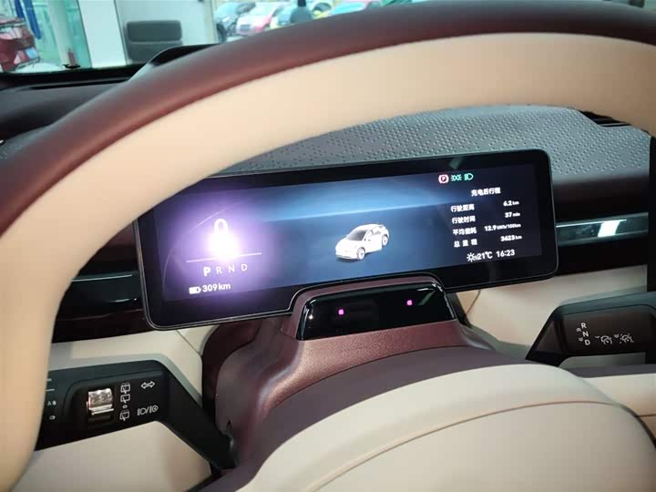 Фото 12 - Zeekr X