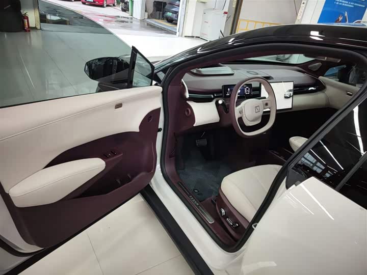 Фото 16 - Zeekr X