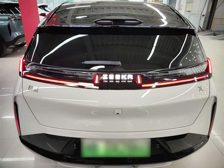 Фото 6 - Zeekr X