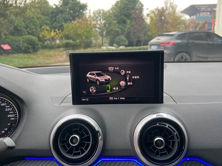 Фото 10 - Audi Q2L