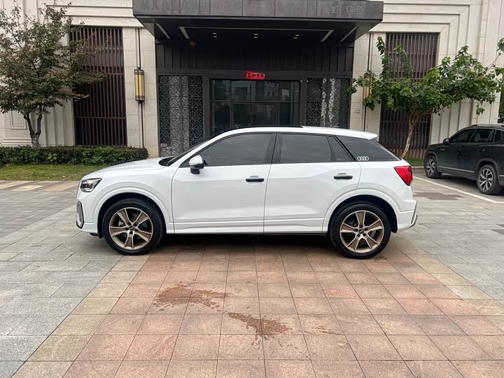 Фото 14 - Audi Q2L