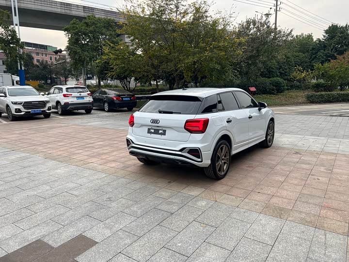 Фото 15 - Audi Q2L