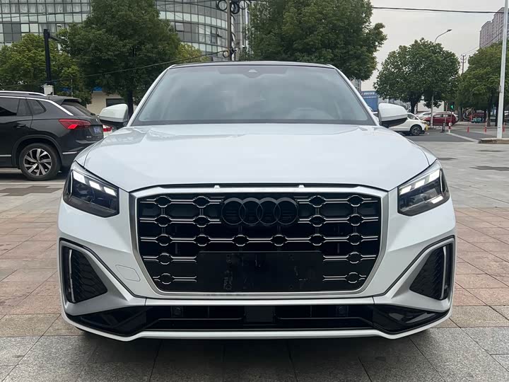 Фото 2 - Audi Q2L