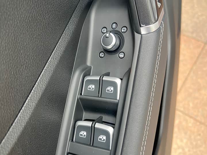 Фото 6 - Audi Q2L