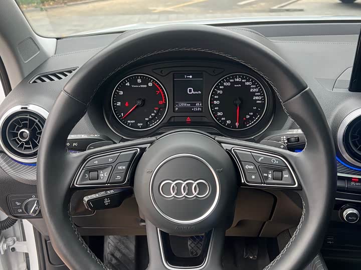 Фото 8 - Audi Q2L