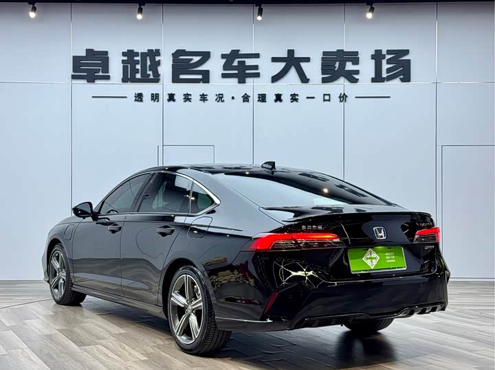 Фото 7 - Honda Inspire Hybrid