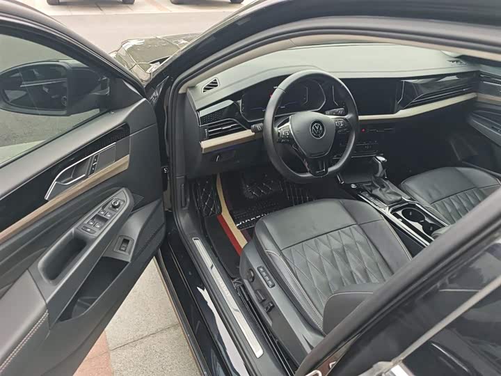 Фото 16 - Volkswagen Passat