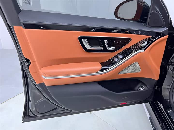 Фото 17 - Mercedes-Benz S-Class